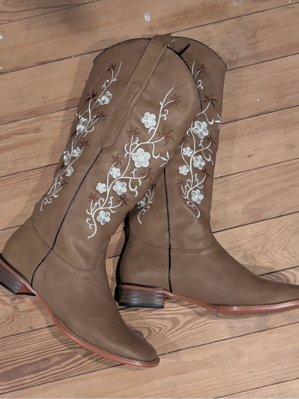 Women's Tan Embroidered Western Boots